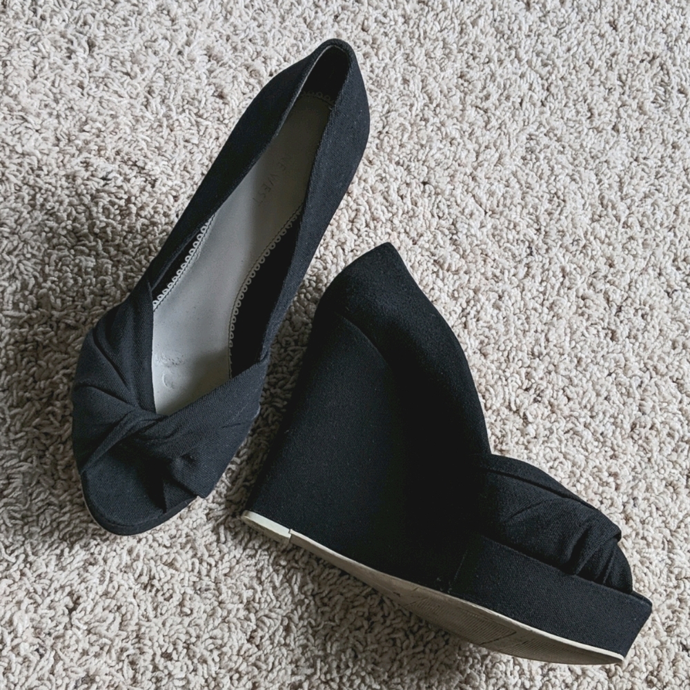 🖤Nine West black 5" wedge heel sandals🖤